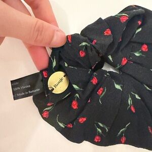 Rouje tulip Black Floral Hair Scrunchie